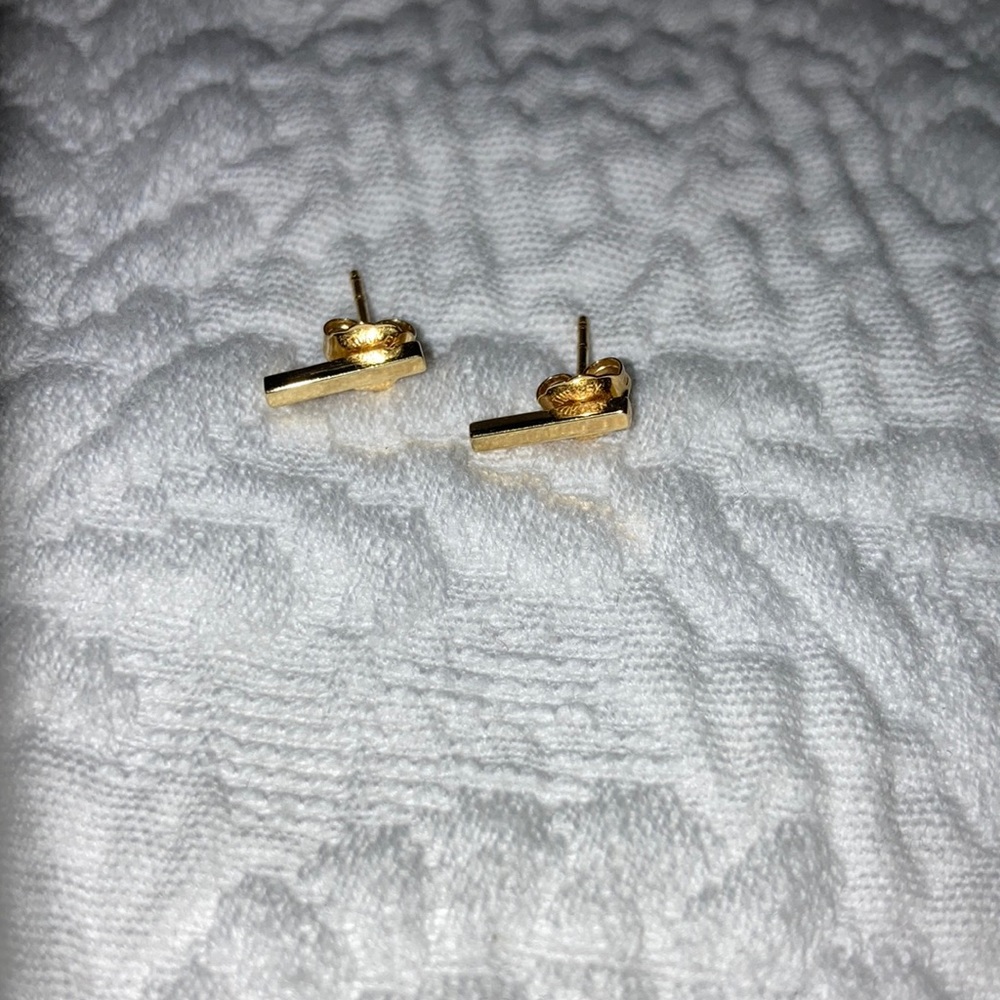 14kt yellow gold bar studs